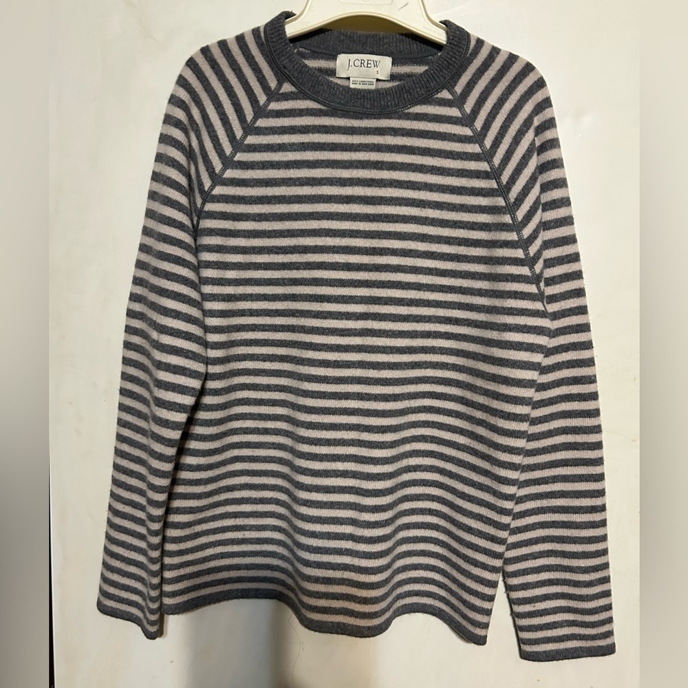 Preowned Men’s J. Crew Gray and White Striped Pullover Lambs Wool Sweater, S